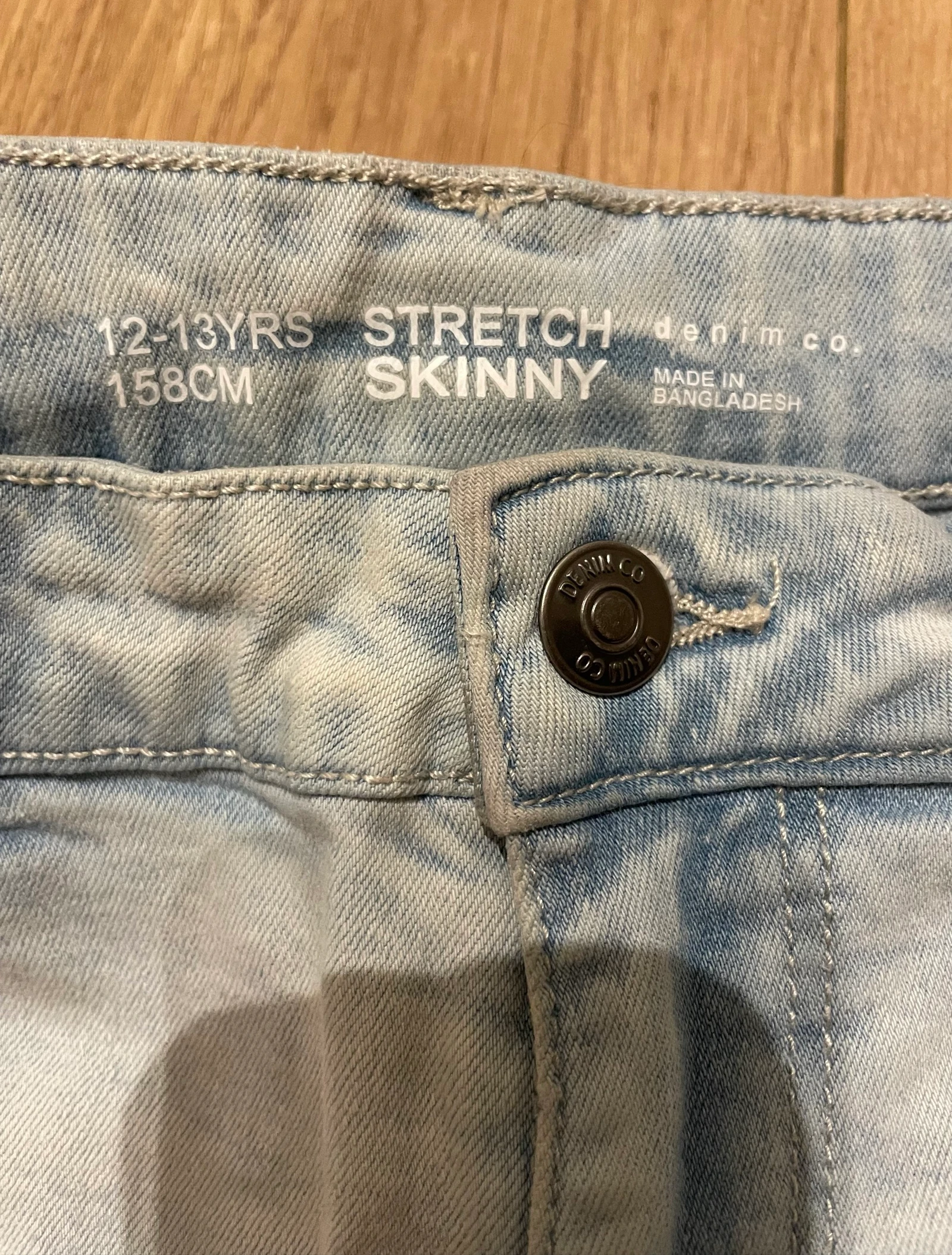 Bermuda jeans com bolsos – photo 5